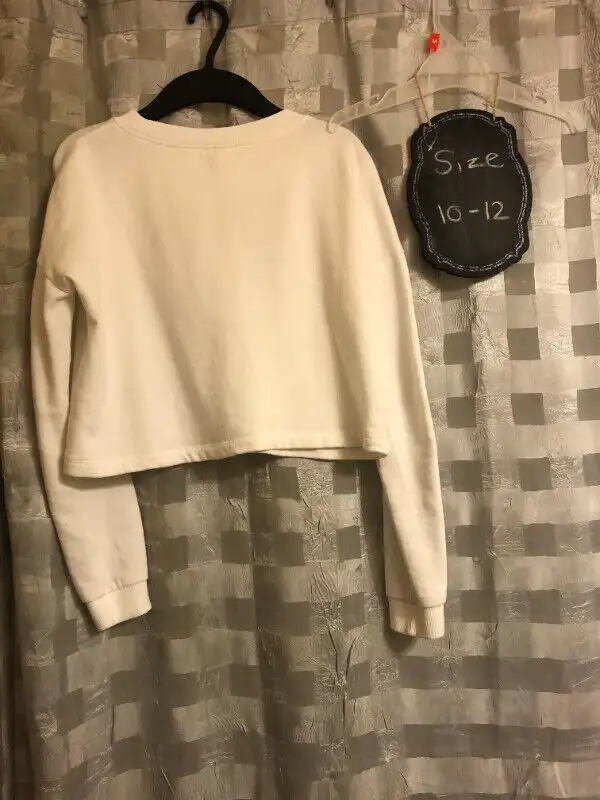 H & M girls white long sleeve crop top 10/1262866660702978121