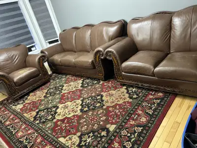 By level house in meadows aria Available from 1 January 3 bedrooms 2 full bathroom 2 cars garage Big...