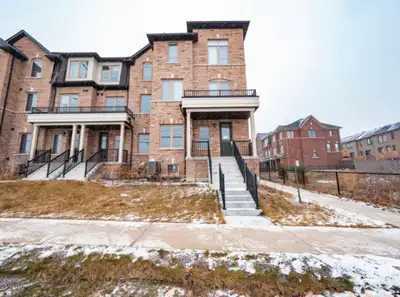 Luxury Living Near the Airport: 1 B 2 Ba