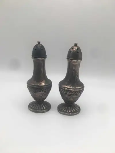 Salière et poivrière en argent, View more