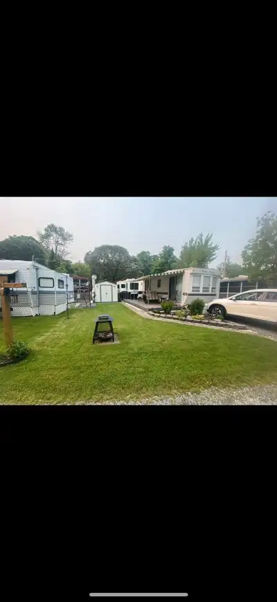 À VENDRE ROULOTTE DE PARC/SAISONNIER 37 500$ Camping Plage Mckenzie , Lac-Brompton. Terrain: 99 Roul...