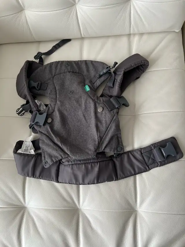 Infantino baby carrier in Strollers, Carriers & Car Seats in London - Image 2