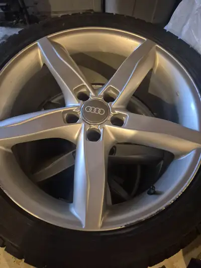 Barely used Yokohama Ice Guard winter tires in Audi rims. Bolt 5 x 112, Thread 90% left 245/40R18 97...