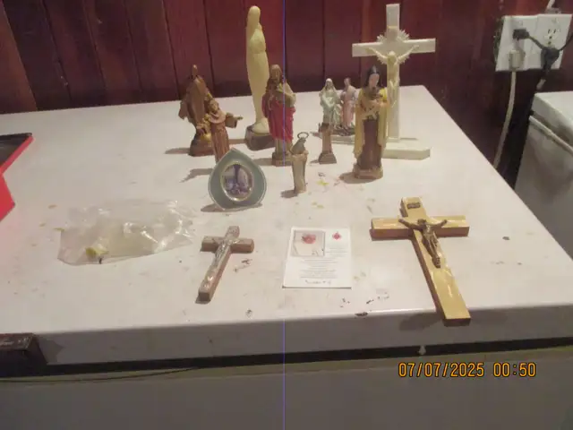 15 items religieux 20$pour les 15 in Other in Lanaudière - Image 4