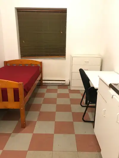 A very small studio near Metro stations Sherbrooke/Mont-Royal