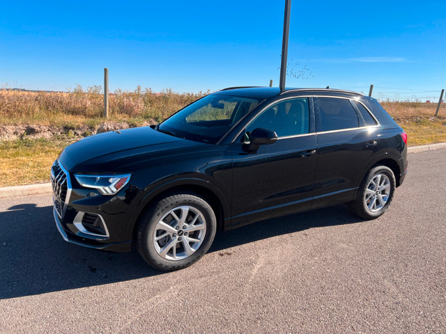 Beautiful 2022 Audi Q3 45 2.0T KOMFORT SUV black exterior and bl in Cars & Trucks in Calgary