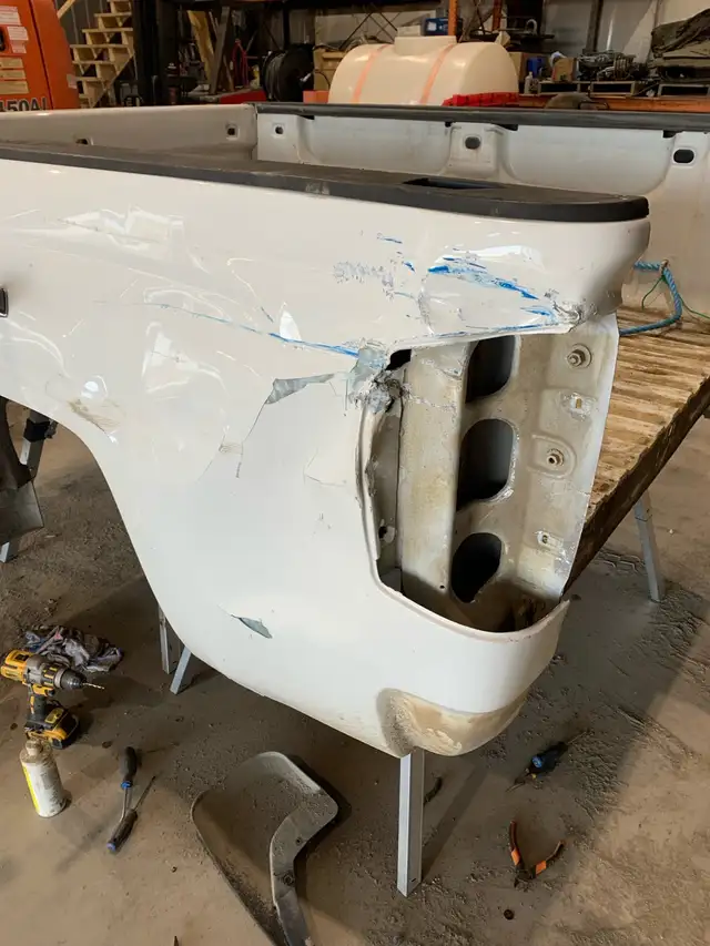 truck box  in Auto Body Parts in Bedford - Image 6