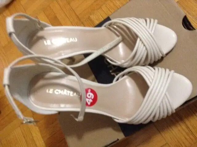 Le chateau shoes size 6 and 7 in Women's - Shoes in Oakville / Halton Region - Image 7