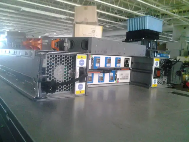 Lenovo 4587-HC1 12-bay 3.5" Storage Expansion Enclosure /w 2x 01 in Other in City of Montréal - Image 6