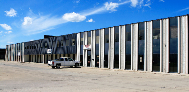 3714 SQUARE FEET OFFICE/WAREHOUSE FOR LEASE WEST END WITH YARD in Commercial & Office Space for Rent in Edmonton