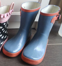 Girl's Rain Boots and Winter Boots (Size 4 and 5)
