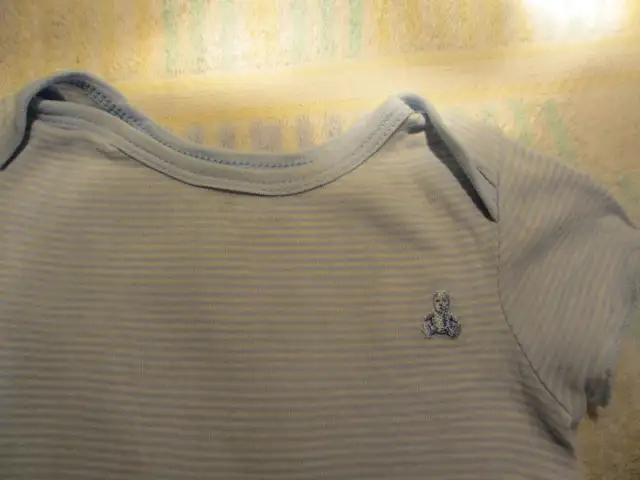 Cache-Couche Baby Gap 3-6 mois (C227) in Clothing - 3-6 Months in City of Montréal - Image 3