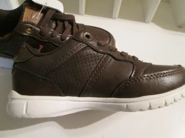 Levi's shoes in Kids & Youth in North Bay - Image 7