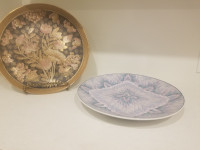 2 Large Decorative plates & metal stand