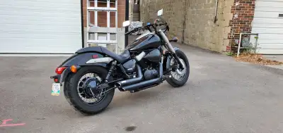 Great condition bike. V&H Shortshots staggered exhaust, leather saddle bags with Honda supports, and...