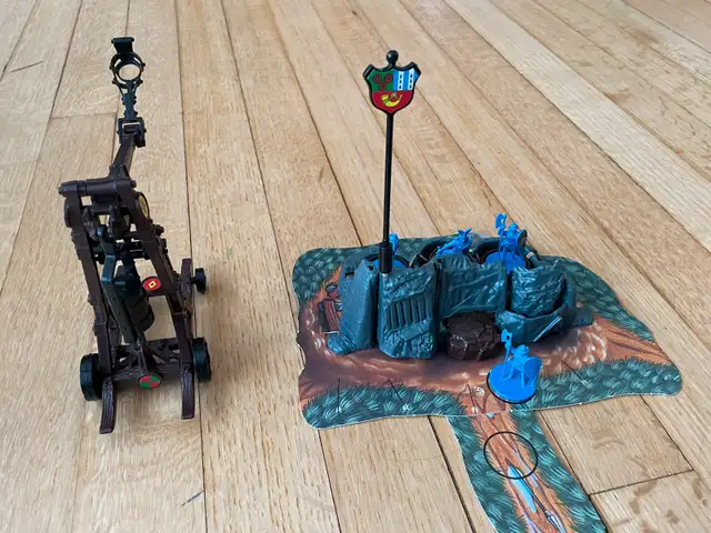 Siege - Catapult Board Game in Toys & Games in Ottawa - Image 4
