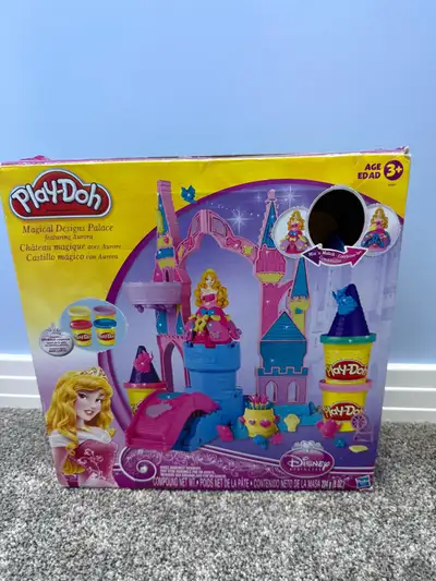 Play-Doh Aurora Palace and Princess Figurines, View more