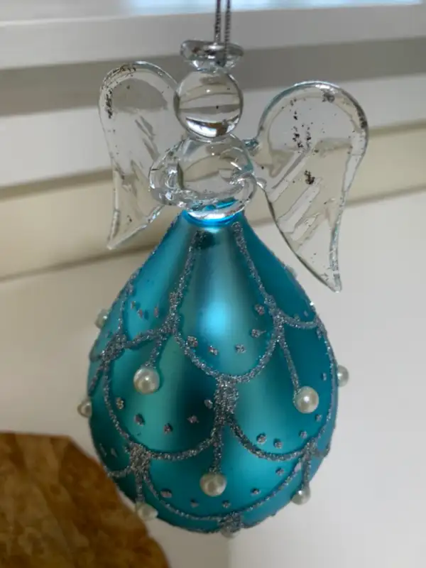 LIVE EDGE ORNAMENT STAND - ORNAMENT INCLUCED in Holiday, Event & Seasonal in Ottawa - Image 4