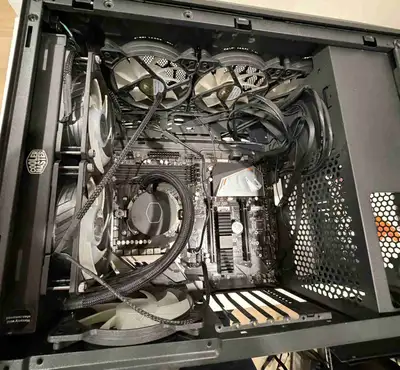 As the title says this is a Ryzen 7 5700x on a Gigabyte B450 Aorus Elite ATX motherboard with a Cool...
