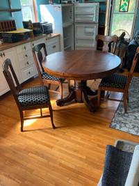 Vintage Kitchen table and 4 chairs