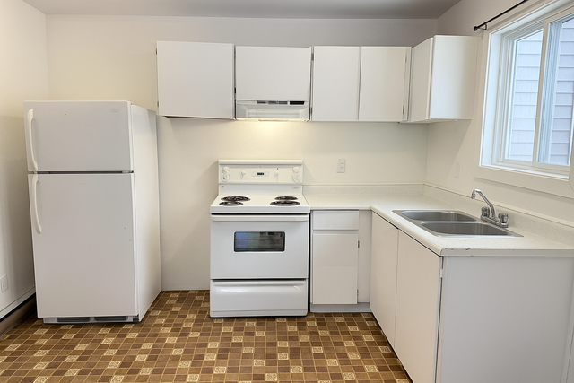 3 Bedrooms, 1 Bath Townhouse in Long Term Rentals in Houston - Image 4