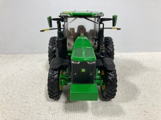 1/32 JOHN DEERE 7R 330 Farm Toy Tractor in Toys & Games in Regina - Image 2