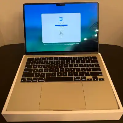 MacBook Air M2 (2022) in prestine condition, View more