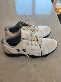 Junior golf shoes. Size 6