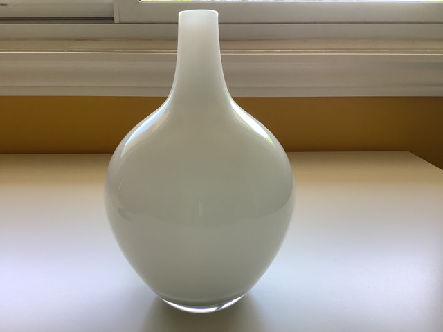 IKEA White Glass Vase 8” high $10 in Home Décor & Accents in Kingston - Image 3