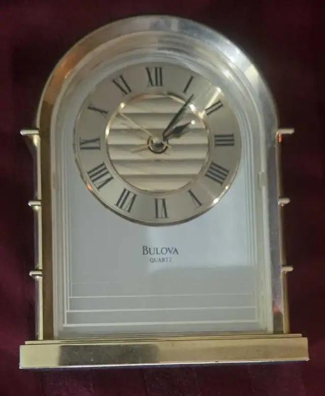 very nice Bulova desk clock  in Home Décor & Accents in Owen Sound - Image 3