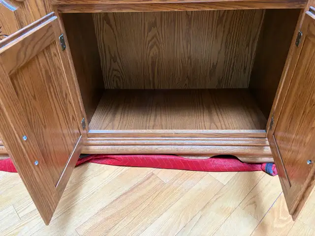 Buffett Hutch Solid Oak Display Cabinet in Hutches & Display Cabinets in Markham / York Region - Image 7