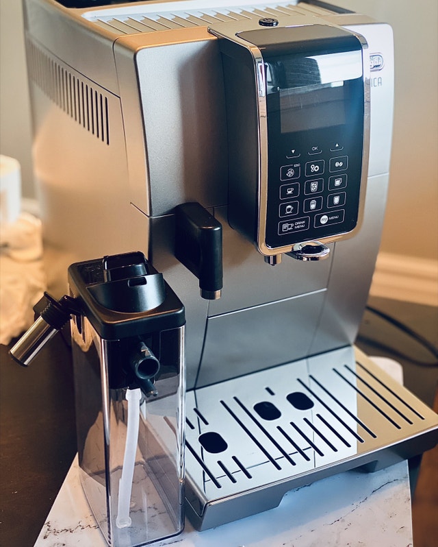 Machine à café super automatique delonghi dinamica latte créma