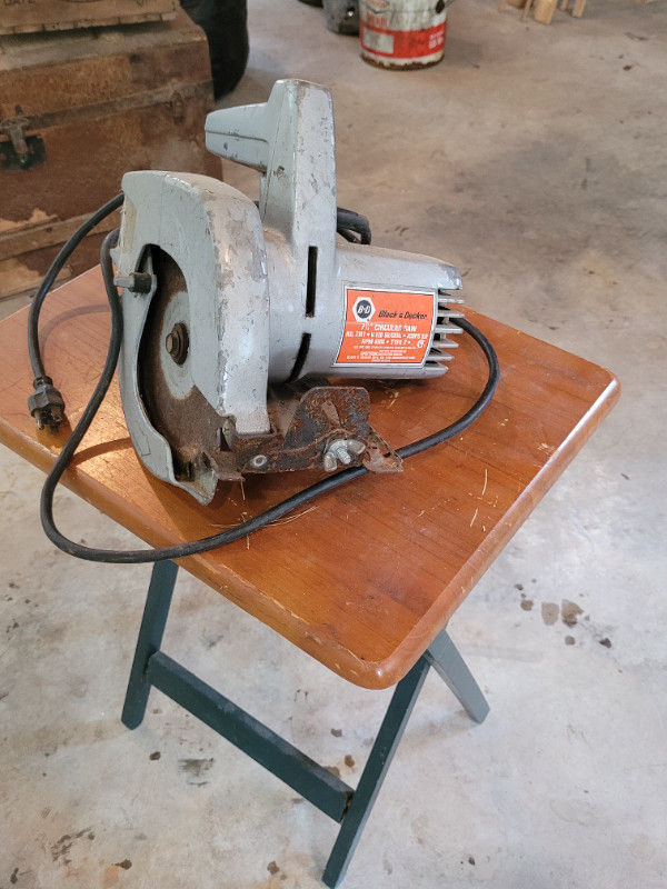 Black and Decker Circular Saw 7 1/4" with blade in Power Tools in North Bay