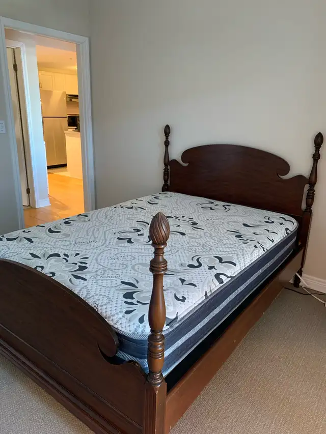 Antique Four Poster Bed in Beds & Mattresses in Ottawa - Image 2