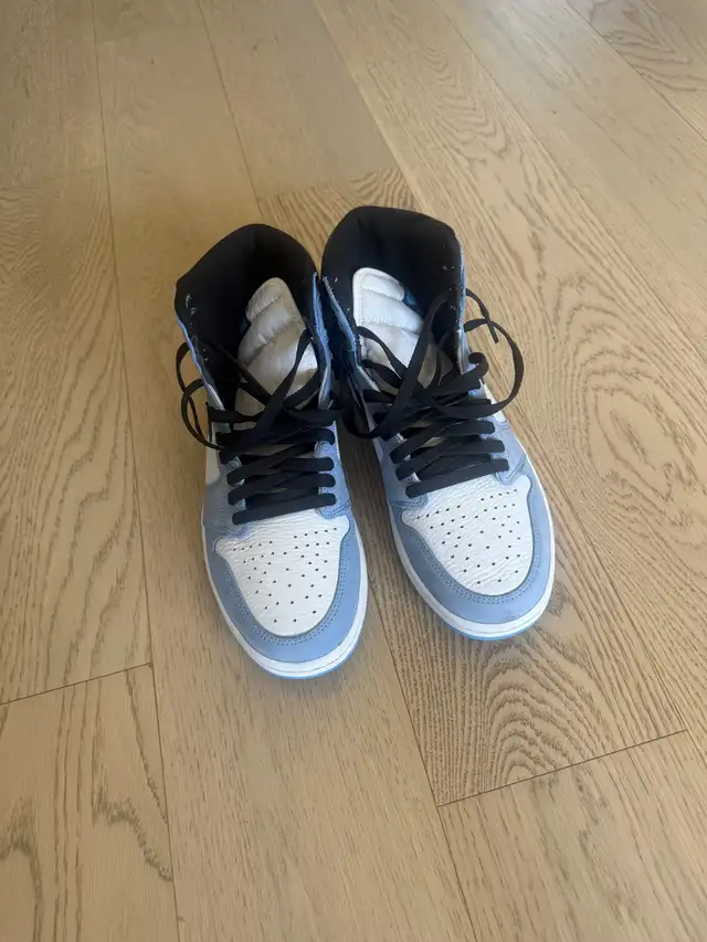 Jordan 1 retro high OG university blue size 10.5 in Men's Shoes in Mississauga / Peel Region - Image 3