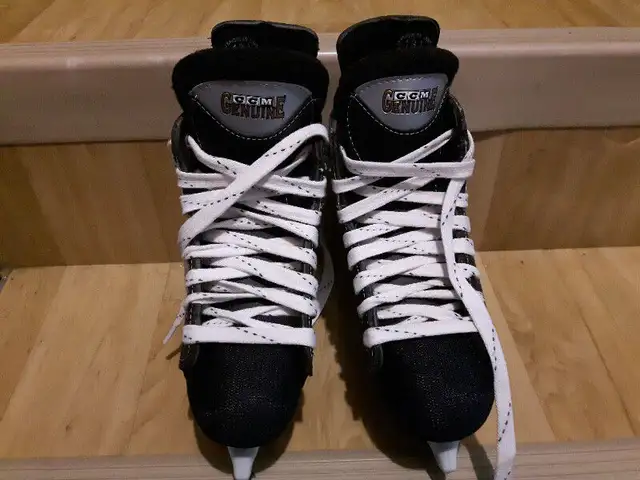 Genuine CCM Youth Hockey Skates in Hockey in Edmonton - Image 6