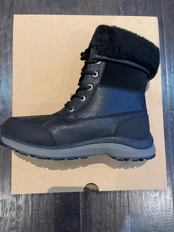 UGG Women's Adirondack Boots in Women's - Shoes in Markham / York Region - Image 6