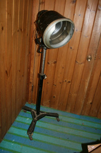 VINTAGE LAMP, ADJUSTABLE HEIGHT, COMPLETLY REWIRED, GREAT CONDIT