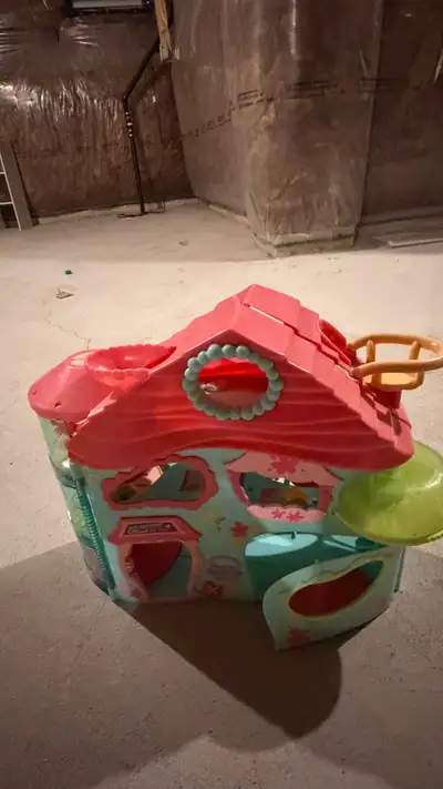 “Biggest Littlest Pet Shop" is a popular 2005-2006 Hasbro playset featuring a foldable, multi-level...