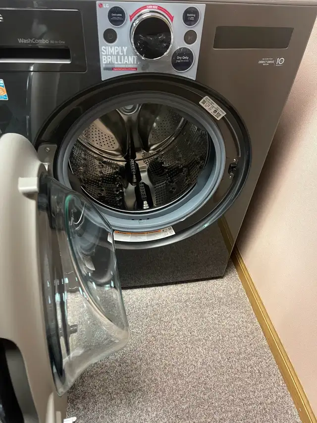 LG 5.7 Cu. Ft. High Efficiency Electric Washer & Dryer Combo in Washers & Dryers in City of Toronto - Image 3