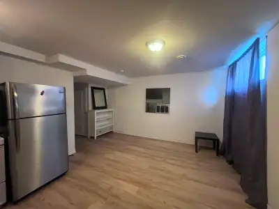 Située à la Place du Musée des sur le plateau, le studio se trouve au sous-sol d’une maison de ville...
