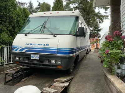 1996 airstream land yaught 30 ft moterhome. Chev 454 engine with overdrive. Banks transmission. New...
