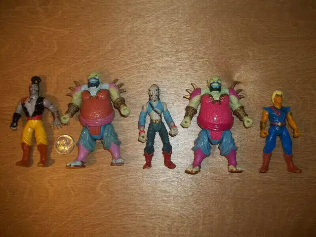 5 vintage Hasbro actions figures-1990 in Toys & Games in City of Montréal - Image 10