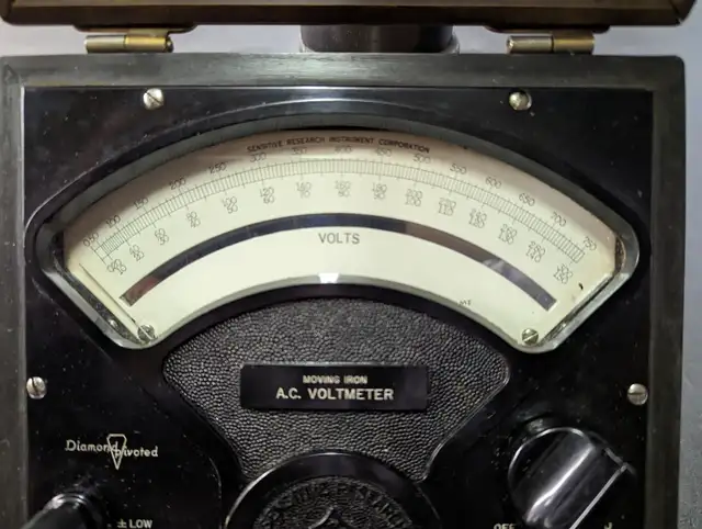 1960 VINTAGE Moving Iron A.C. Analog Voltmeter in Arts & Collectibles in St. Catharines - Image 5