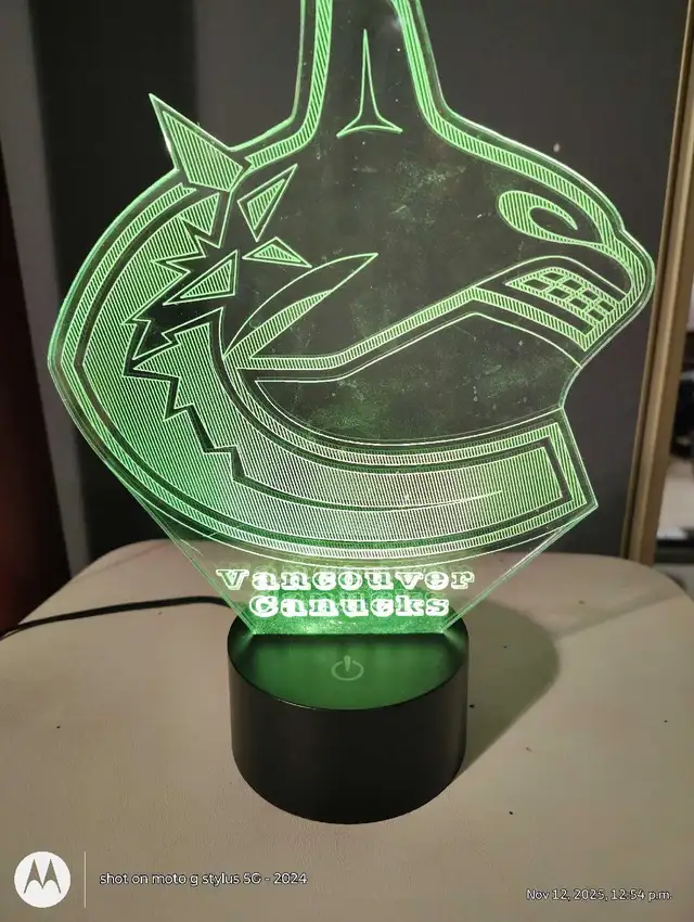 Vancouver Canucks LED Light in Indoor Lighting & Fans in Brantford - Image 3