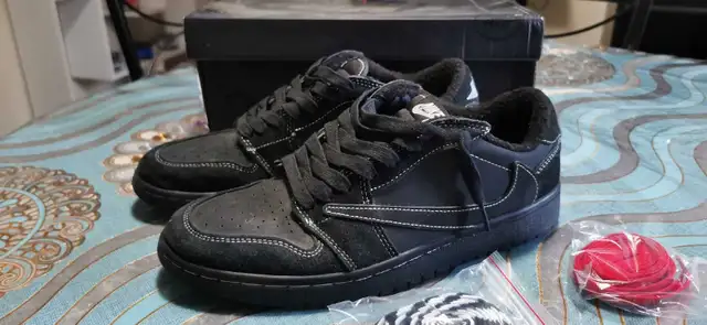 EXCELLENT NIKE TRAVIS SHOES SIZE 9.5 in Men's Shoes in London - Image 4