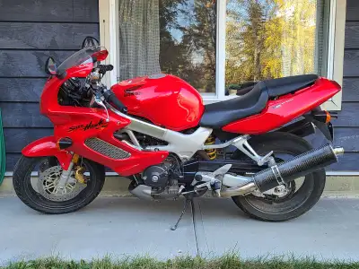 1998 VTR 1000 Naked Sport Bike Very Entertaining! Bought another V -Twin ..wife side can't have 2..