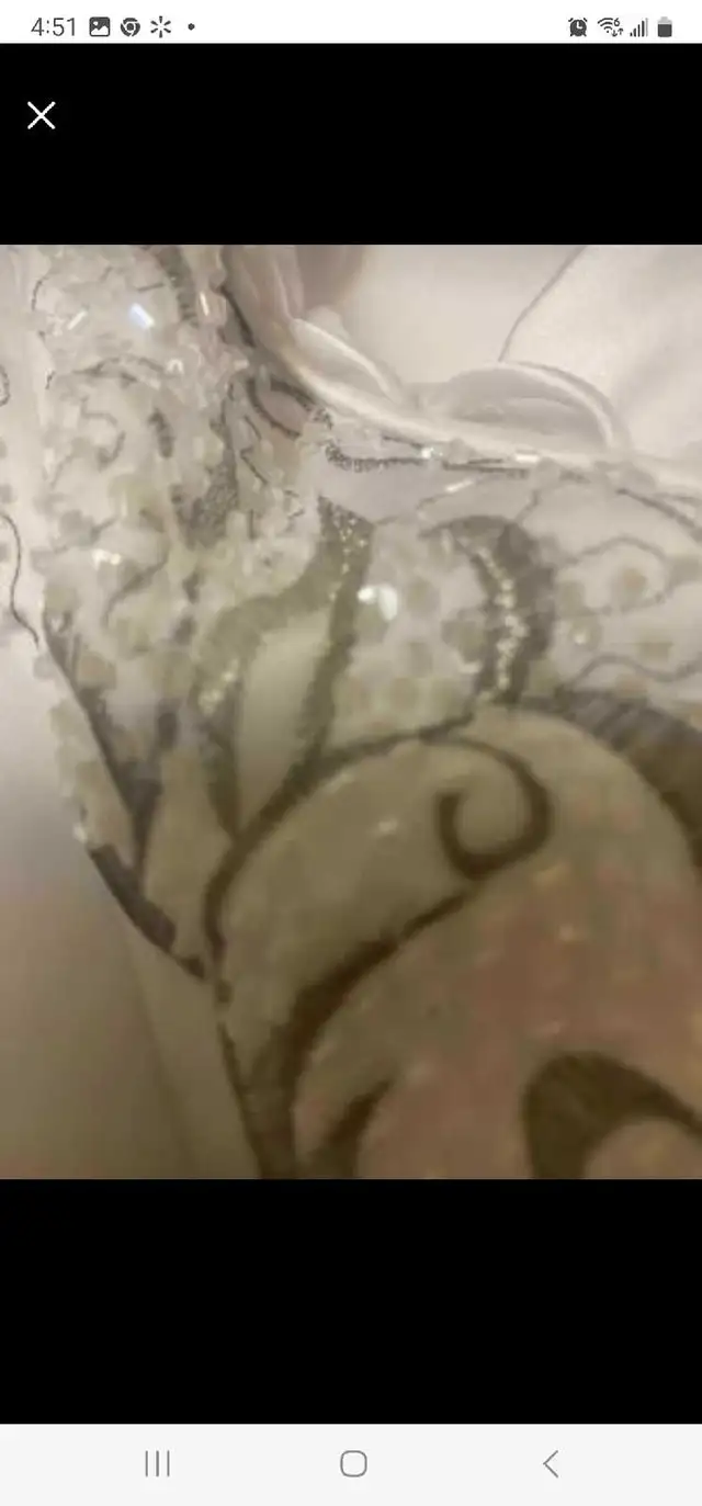 Weeding dress size medium  in Wedding in Calgary - Image 6
