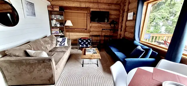 Stunning waterfront cabin on hidden gem of an island! in British Columbia in Canada - Image 2