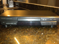 Toshiba DVD/CD player model SD-2710 with remote